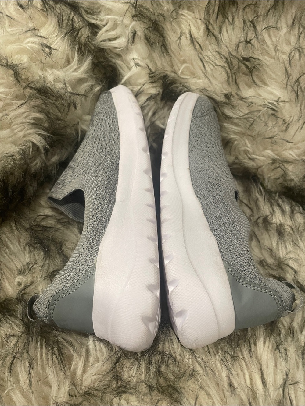 Athletic Works Women's Slip-On Knit Sneakers in Gray and White Sz 7 SB4 - Picture 4 of 4